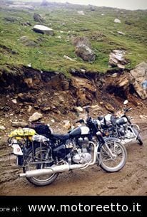 rohtang pass ladakh royal enfield on the road