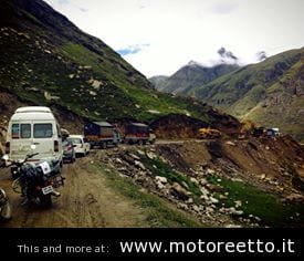rohtang pass ladakh royal enfield on the road traffico