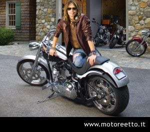 Steven Tyler en dirico motorfietse