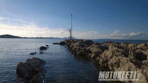 moto Cres viaje velos Croacia losinj acantilado Rovenska