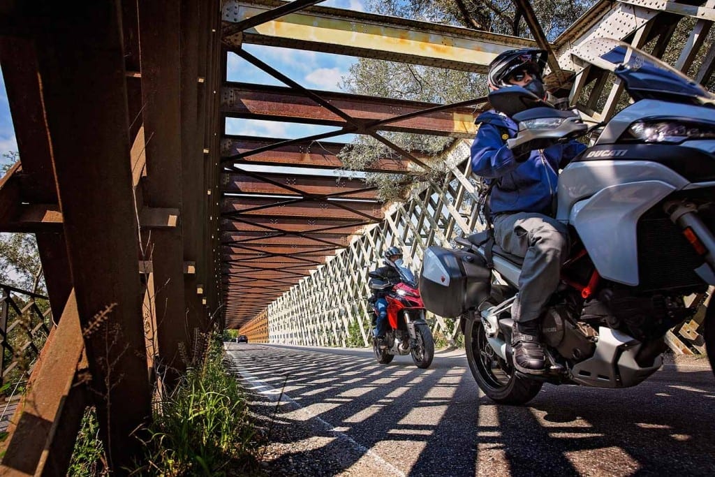 better ride bosch alex chacon and motoreetto crossing an italian bridge