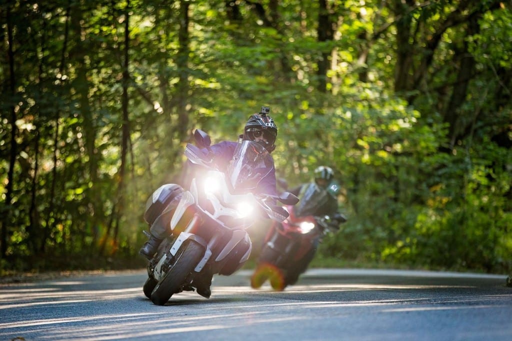 BOSCH udhëtim të mirë cornering me Chacon dhe motoreetto në multistrada Ducati