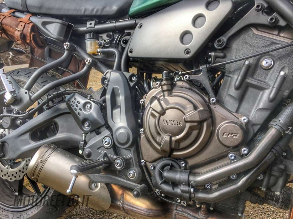 XSR 700 motor Yamaha y descarga en la motoreetto prueba