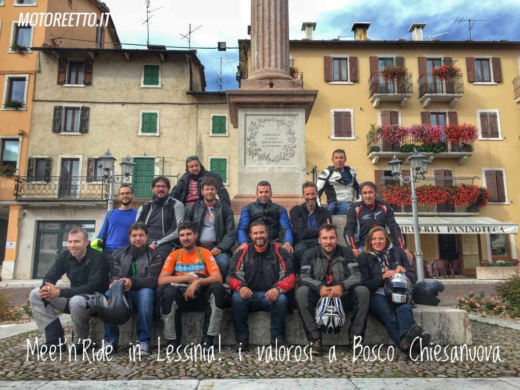 lessinia moto meet'n'ride foto di gruppo a bosco chiesanuova motoreetto