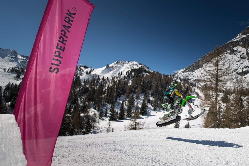 alvaro moto sci sulla neve con la kawasaki e il kit