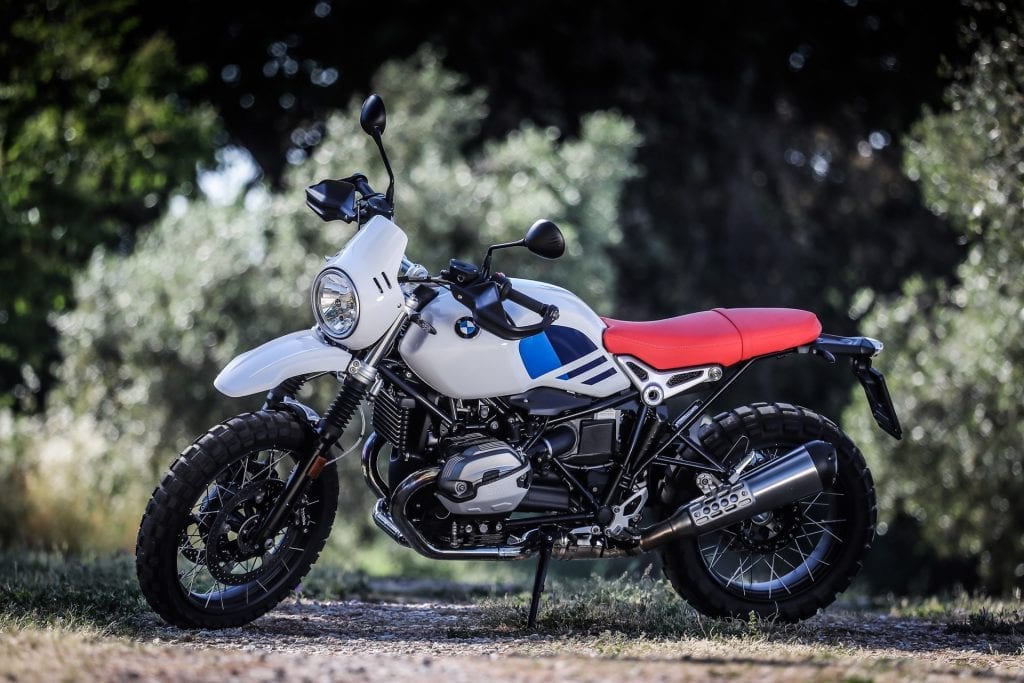 Urban BMW GS presse motoreetto laterale statisk video test