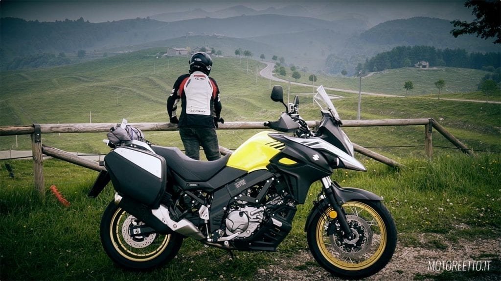 cuenca del Parpari motoreetto lessinia Suzuki V-Strom conducción itinerarios de viaje de motocicleta