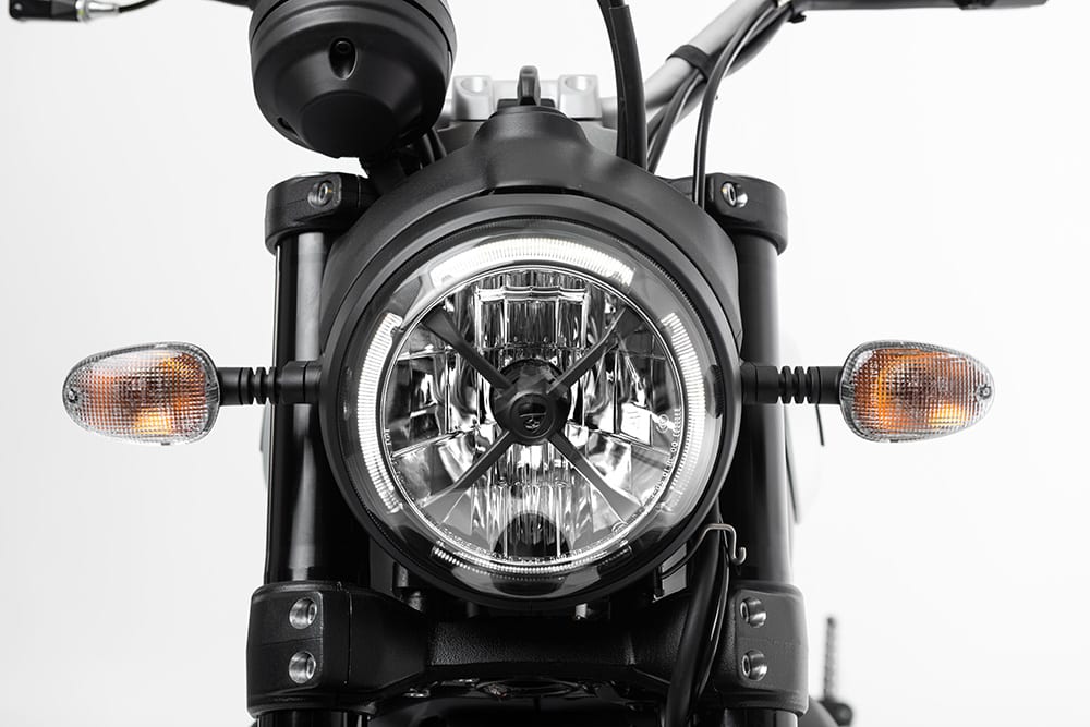 Faro scrambler ducati oscuros