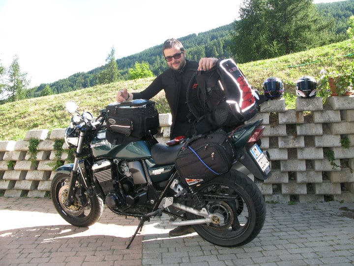 motoreetto traveling with Kawasaki ZRX