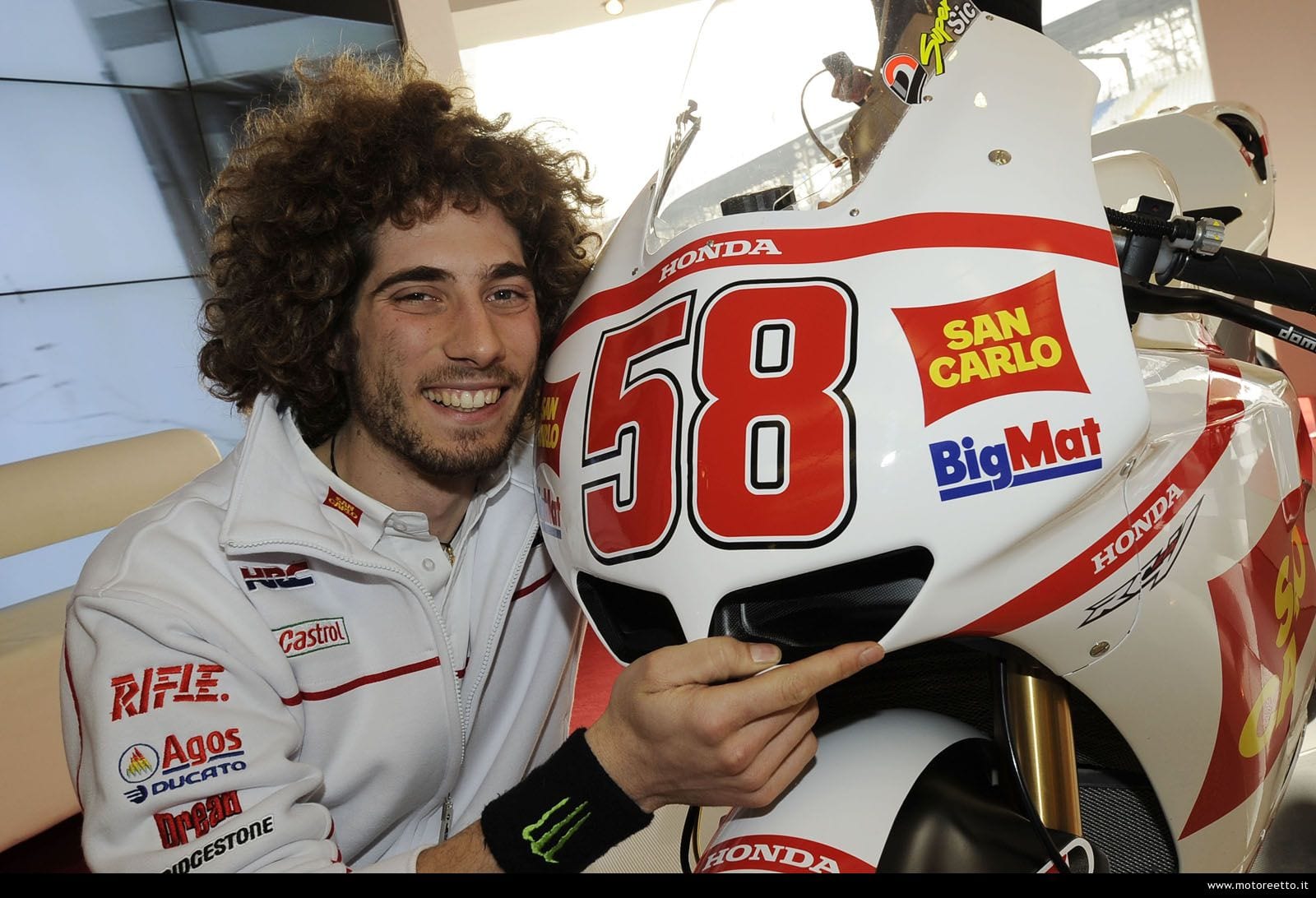 marco simoncelli con la honda rc211v