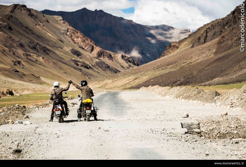 mí y Paolo en el plan de Morey en Ladakh