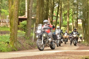 gruppo in moto in toscana per eroica in moto