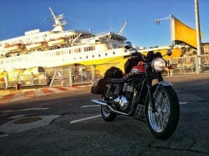 Corsica motoreetto Triumph Bonneville motorfiets begin gestuur