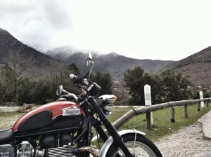 corsica in motion motoreetto route N193 triumph bonneville