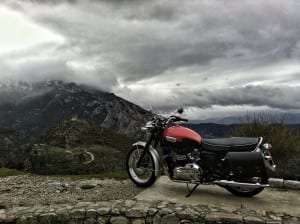 corsica in motion motoreetto vivario triumph bonneville