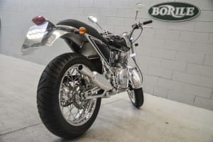 prova borile 300 Café Racer motoreetto regterkant agterste