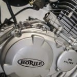 prova borile 300 Café Racer motoreetto enjin close-up