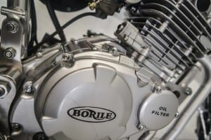 prova borile 300 Café Racer motoreetto enjin close-up