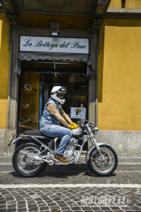 prova borile 300 cafè racer motoreetto riding