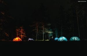 fuoricena el campamento por la noche