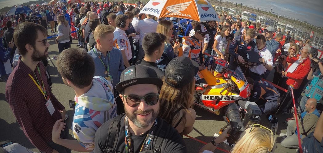 MotoGP Valencia GoPro rooi Marquez Lorenzo motoreetto held