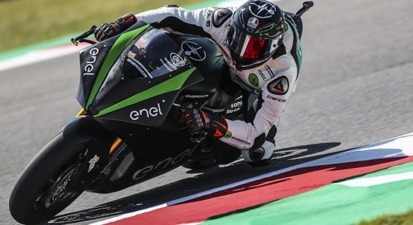 moto e energica ego corsa in piega a misano