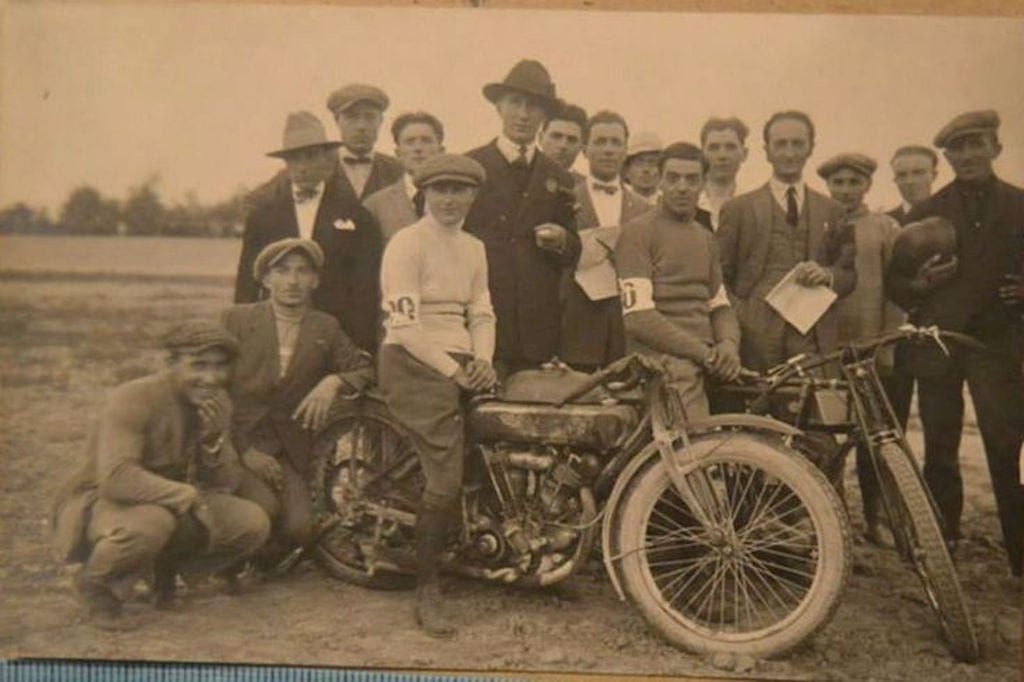 vittorina sambri motorcykel landsby ti år