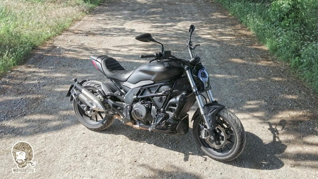 benelli 502c motoretto revisión de prueba