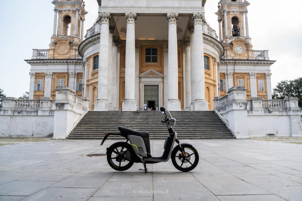 Turín askoll motor a superga con scooter eléctrico