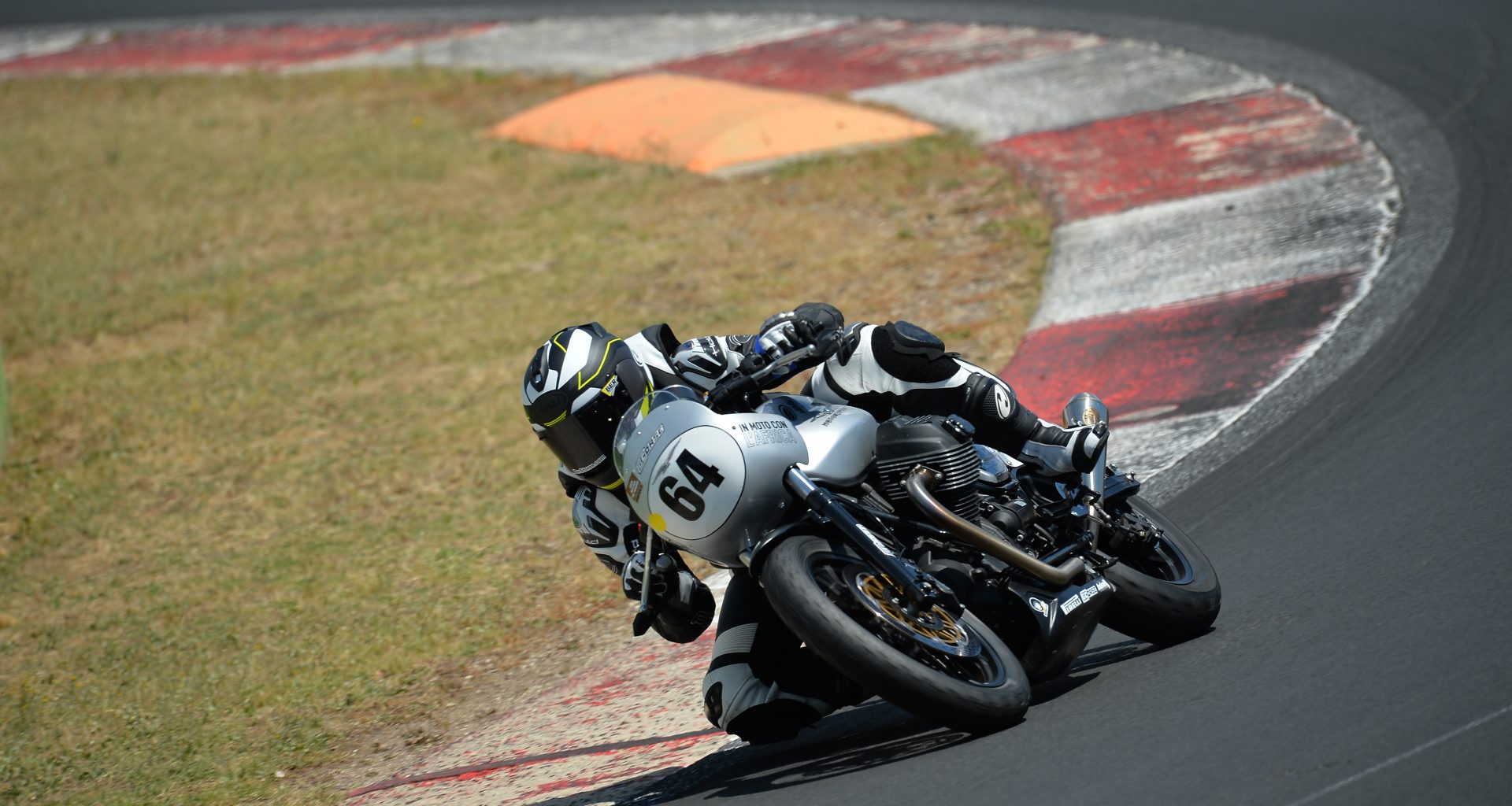 motoretto en vallelunga durante la copa de europa de resistencia rápida moto guzzi 2021