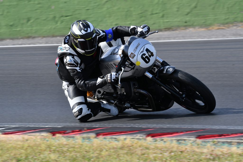 vinnige uithouvermoë moto guzzi motoretto in aksie in Vallelunga vir in beweging met Afrika