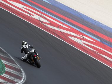 motoretto en acción en el roble de misano durante el zard pro day