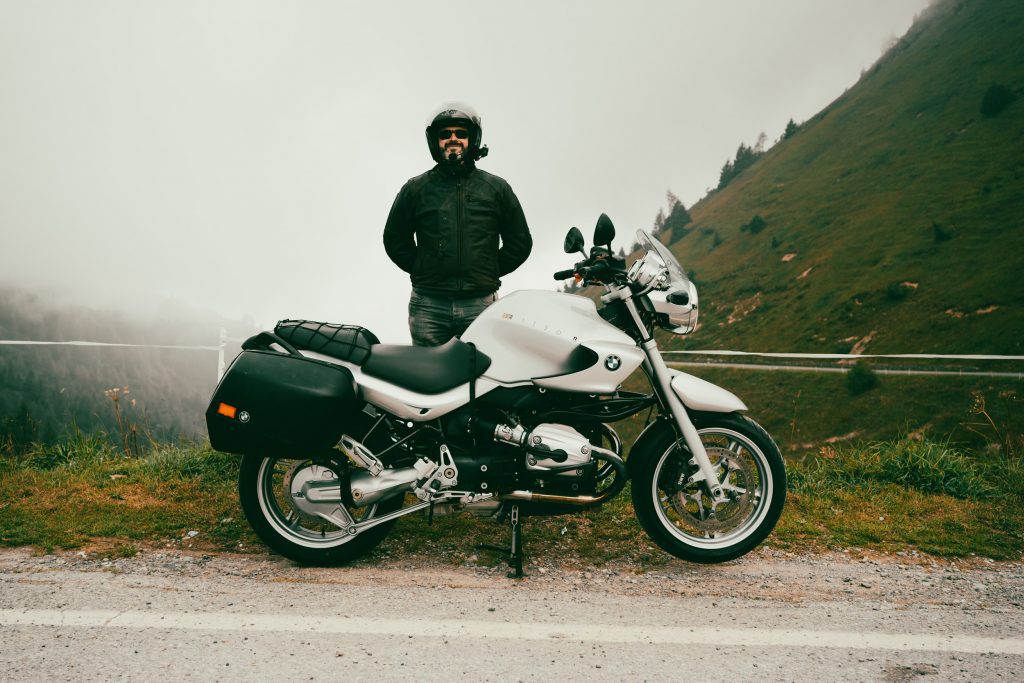 motoretto and his new youngtimer the bmw r 1150 r