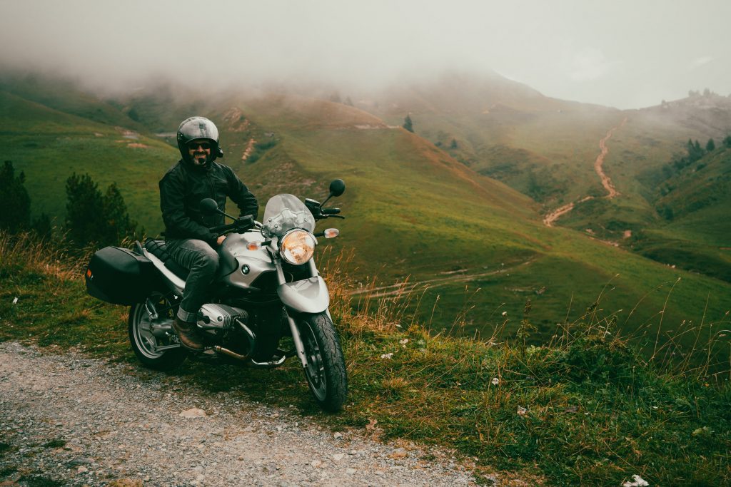 primo giro in sella alla bmw r 1150 r la youngtimer di motoreetto