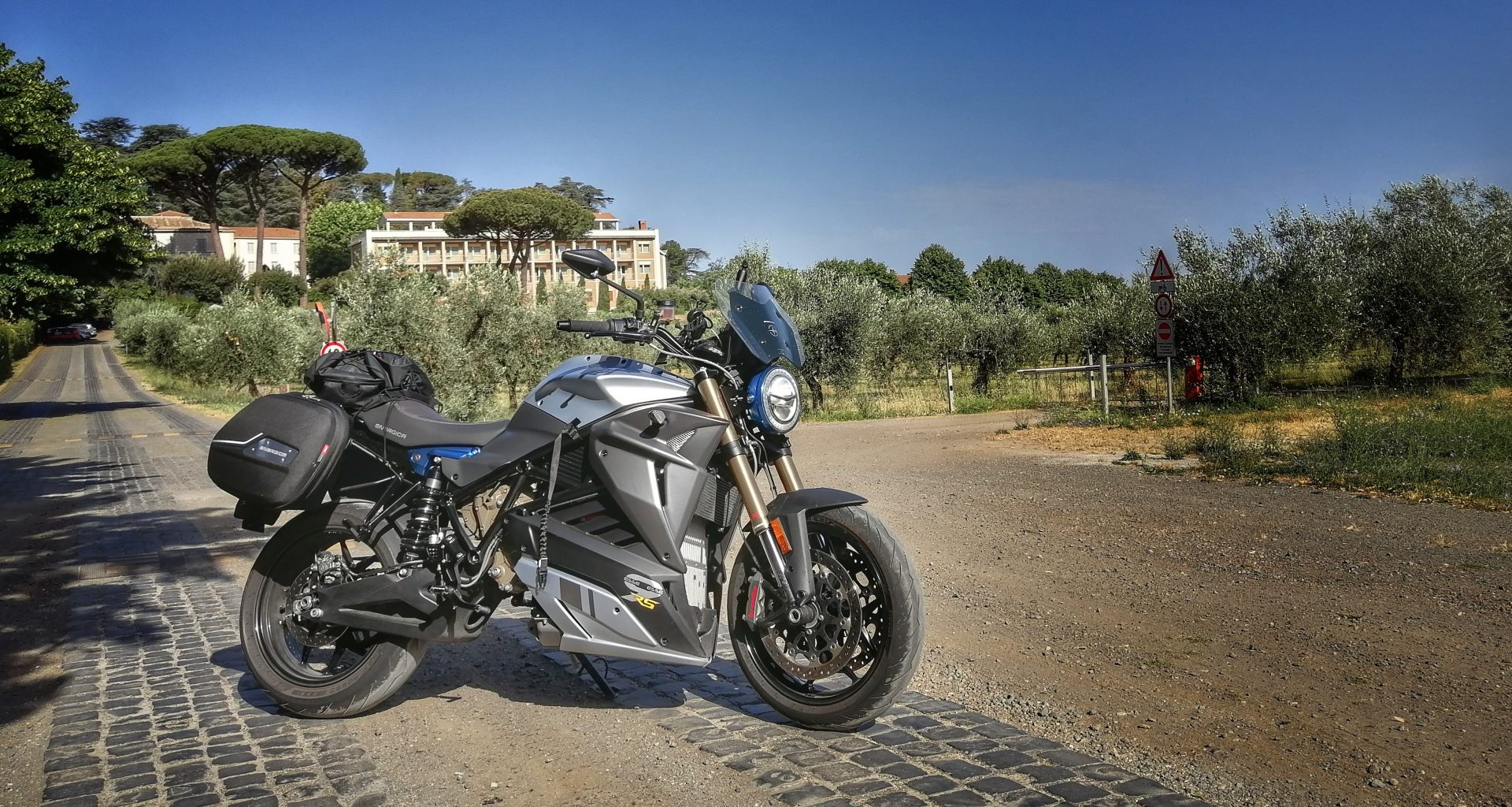energetic electric motorbike travel motor 1500 km in un week-end